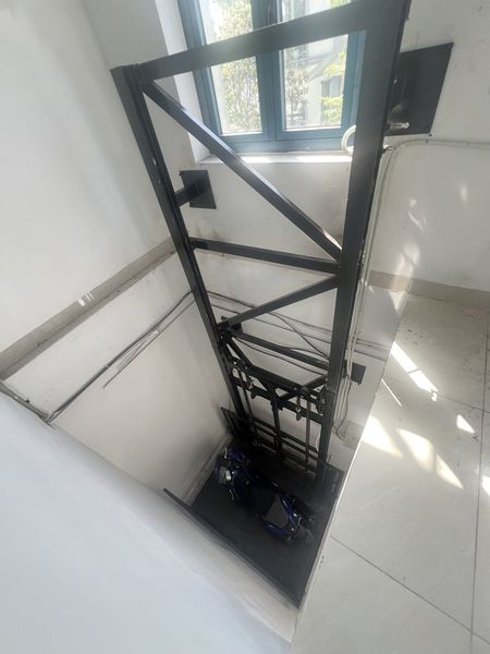 thang nâng hàng thủy lực không cần phòng máy