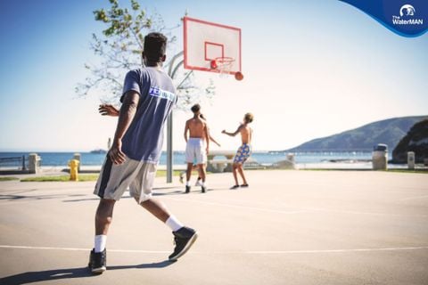 Thế nào là uống nước đúng cách khi chơi thể thao ngoài trời