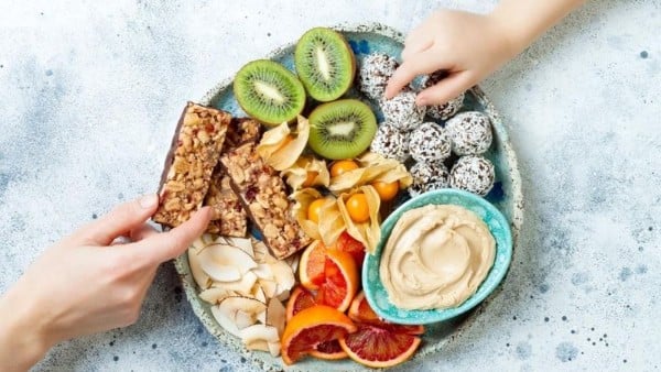 Ăn vặt giảm cân: 15 món snack ít calo và nguyên tắc chọn ăn vặt lành mạnh