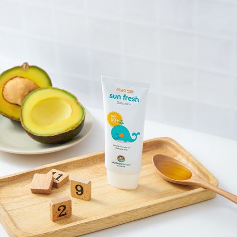 Kem chống nắng vật lý cho bé loại nào tốt? Giải mã lý do mẹ bỉm ưu ái Sun Fresh
