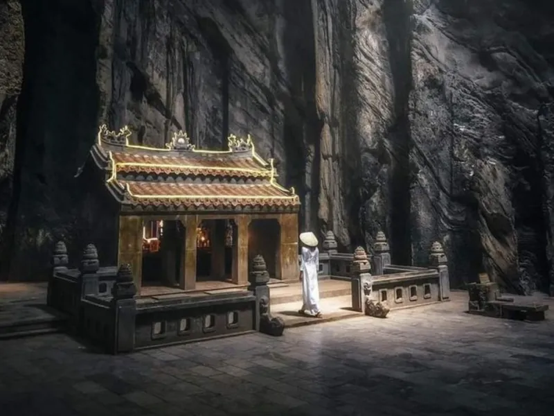 Hang động trong núi Ngũ Hành Sơn - Đà Nẵng