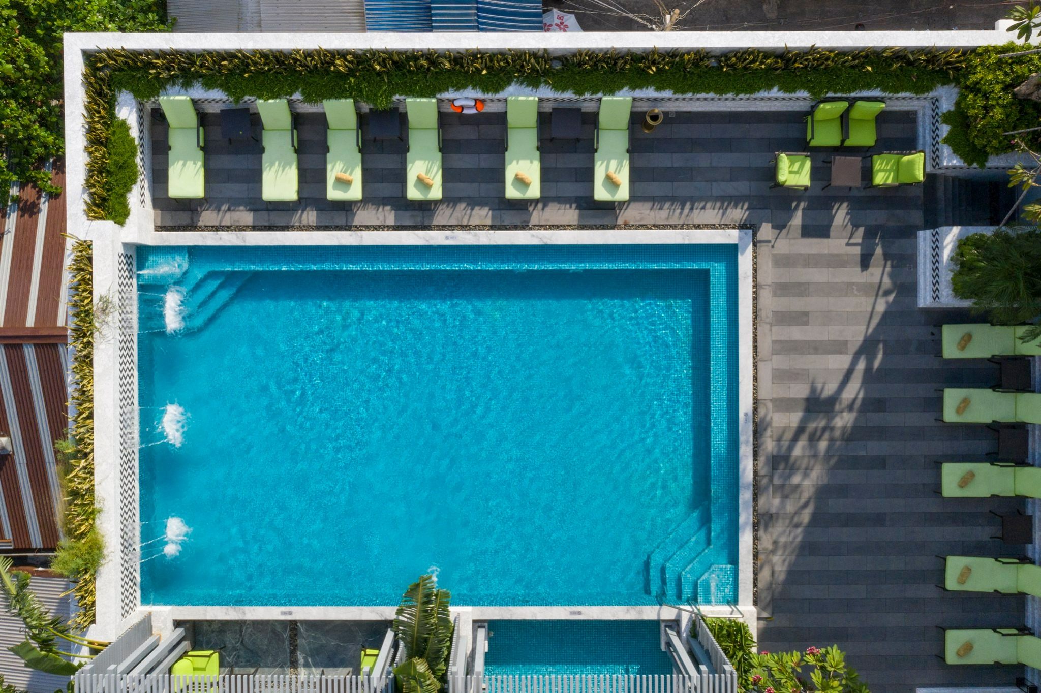 The Fifth Element Pool Bar