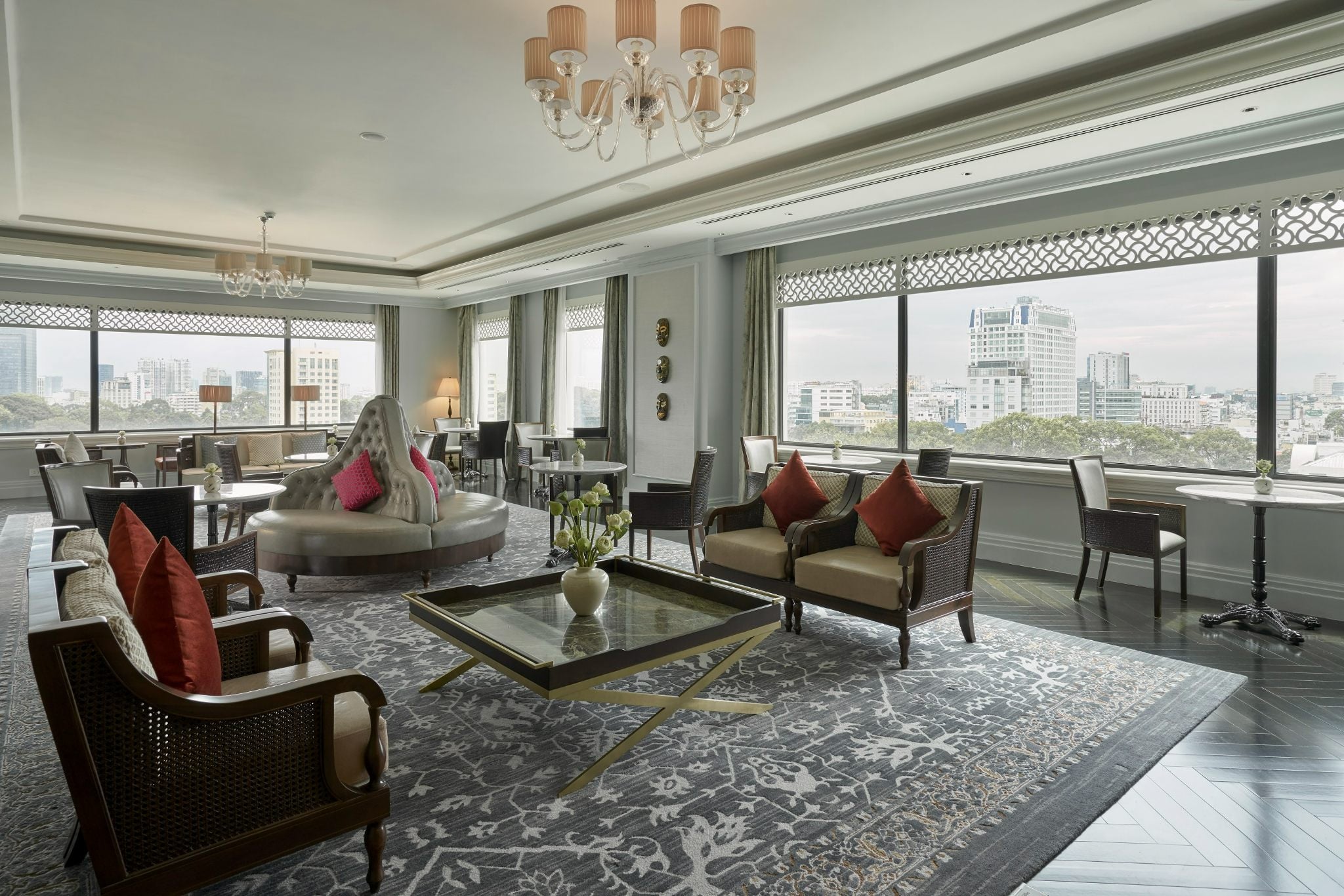 EXECUTIVE LOUNGE