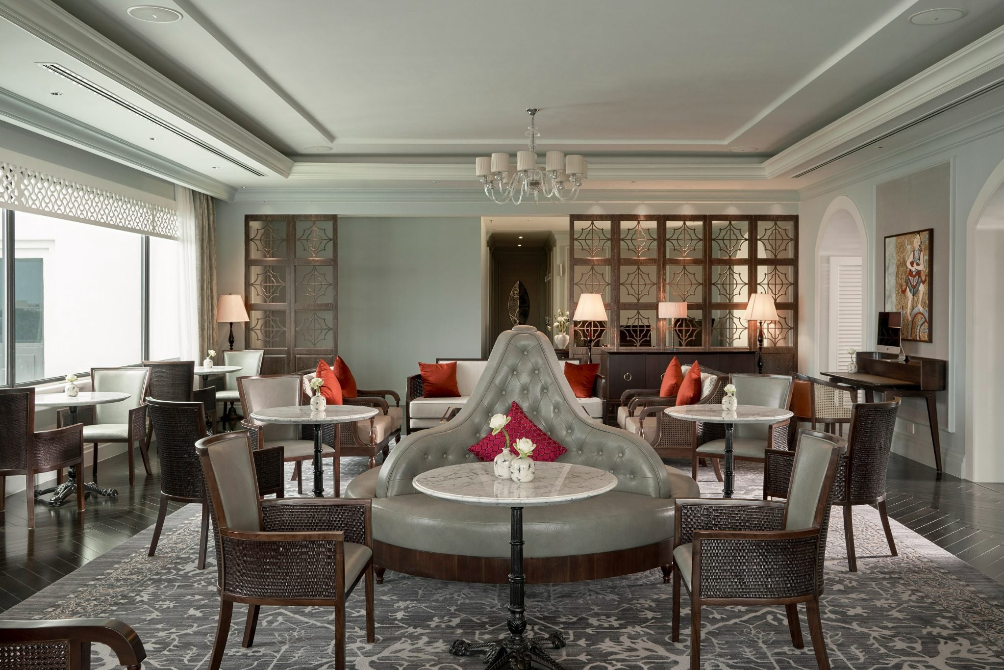 EXECUTIVE LOUNGE