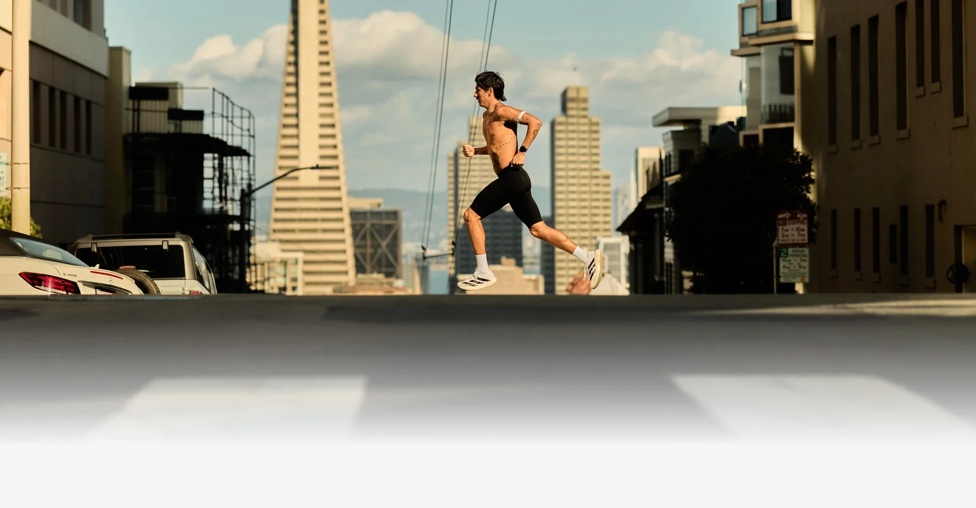 Runner tập luyện với bộ công cụ COROS