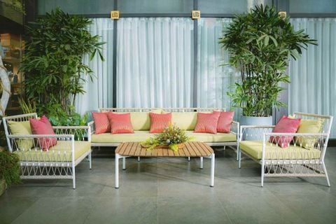So Sánh Sofa Dây Thừng Và Mây Nhựa Ngoài Trời: Loại Nào Bền Hơn