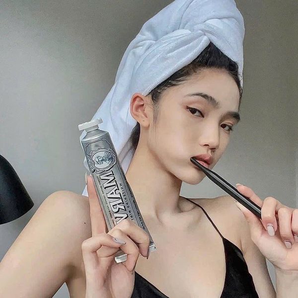 Kem đánh răng Marvis Whitening Mint 85ml bạc hà làm trắng