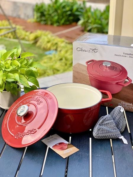 Nồi gang Ciwete 24cm màu đỏ tráng men cao cấp dùng cho món hầm kho nướng chậm