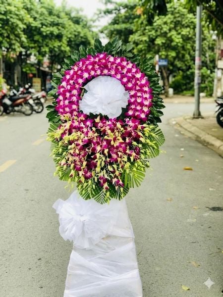 đặt vòng hoa viếng đám tang