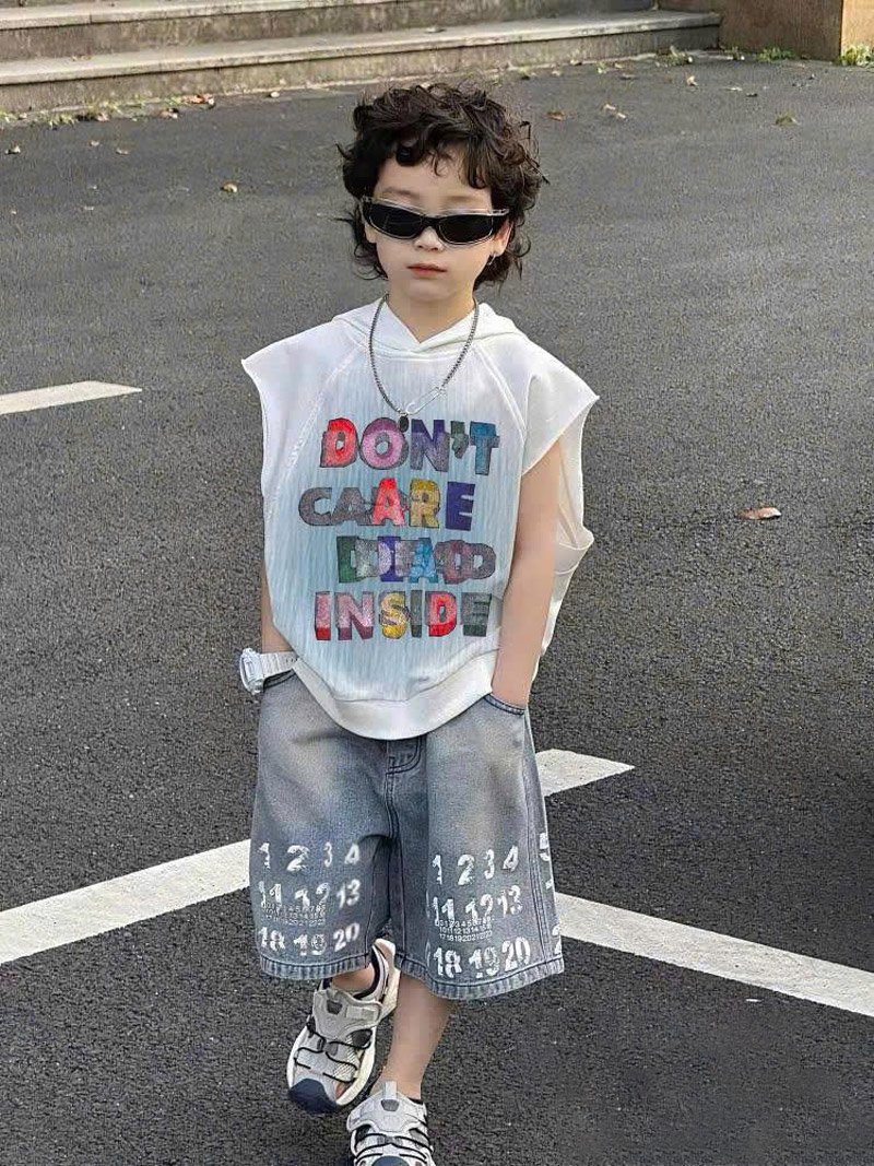 Bộ jean bé trai phối nón