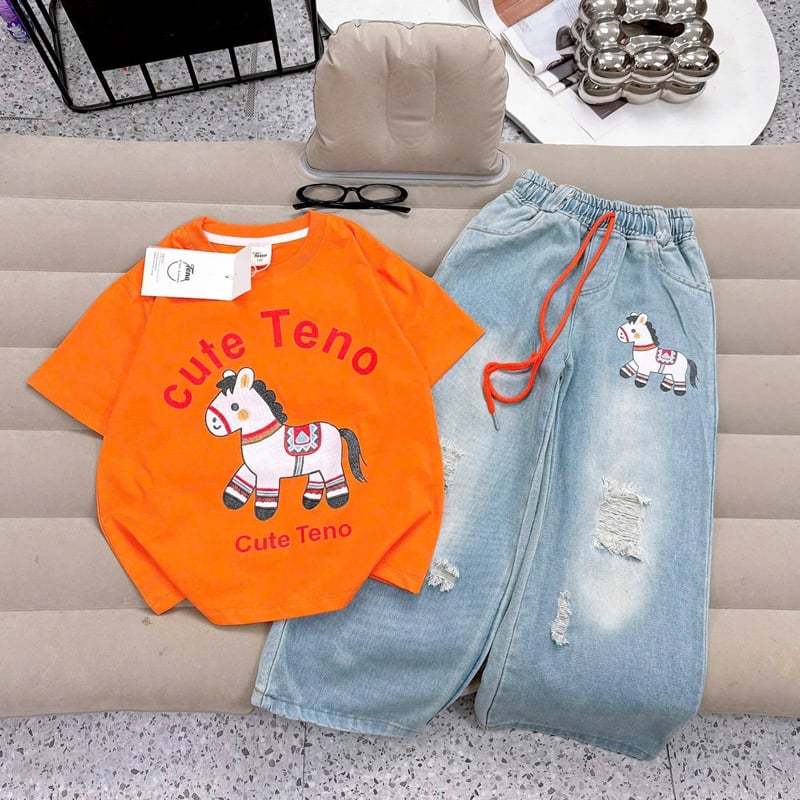 Bộ jean dài bé gái ngựa Cute