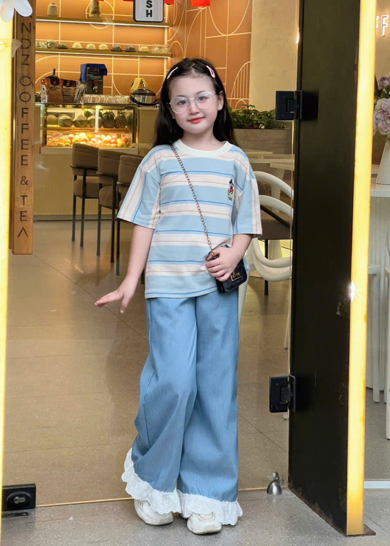 Bộ jean dài sọc bé gái bèo lai
