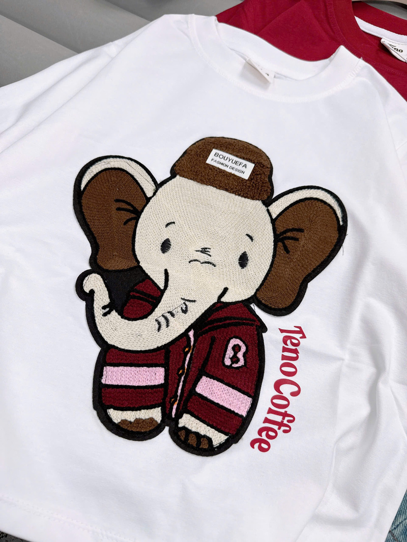 Bộ jean ngố bé gái thêu voi