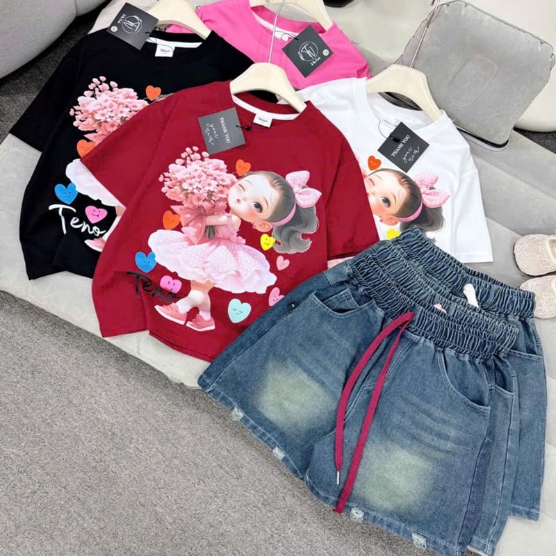 Bộ short jean bé gái cô gái ôm hoa