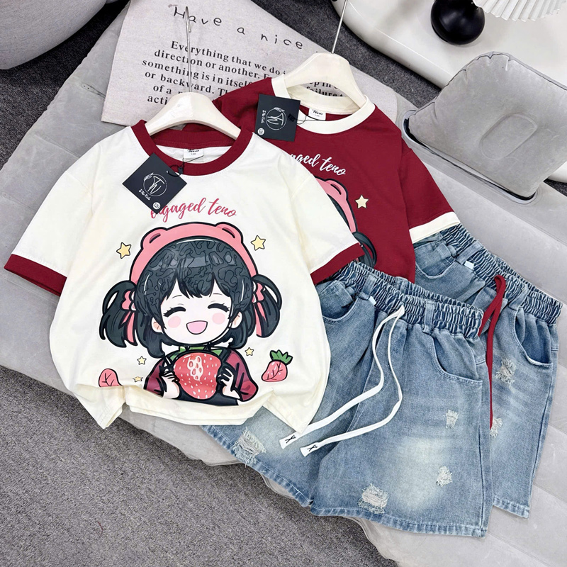 Bộ short jean bé gái cô gái tai nghe