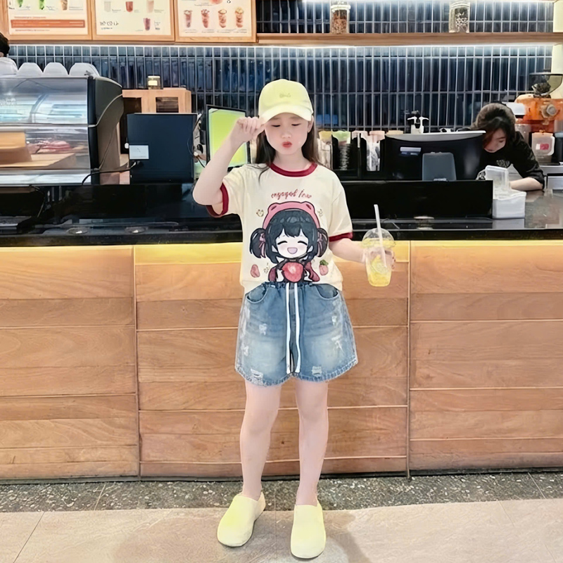 Bộ short jean bé gái cô gái tai nghe