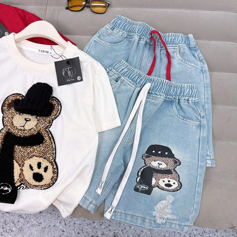 bộ short jean bé gái gấu khăn quàng