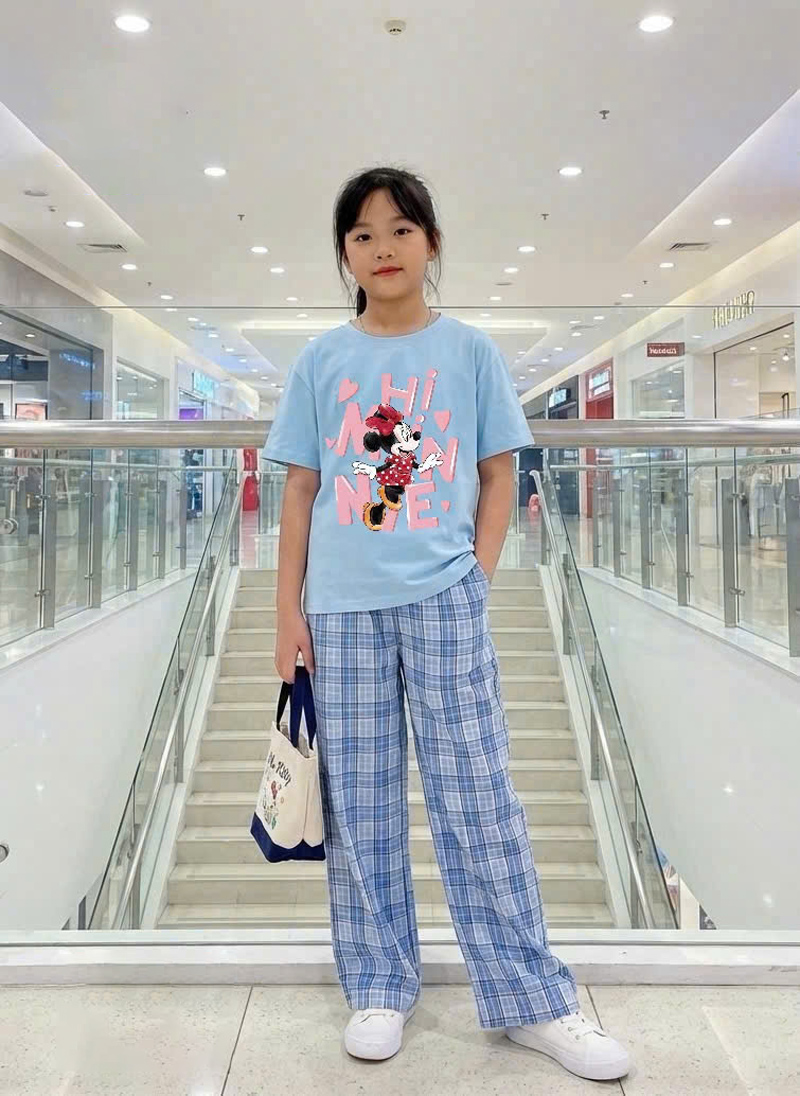 Bộ thun dài bé gái caro hình Mickey