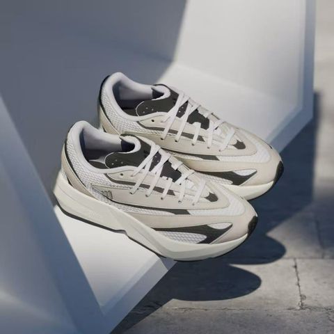 Giày Thể Thao adidas Lightblaze – Êm Ái, Siêu Nhẹ, Đậm Chất Năng Động