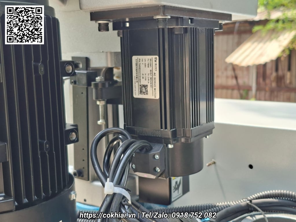 Động cơ Servo 750W trên máy khoan tự động Unifast ASD-14