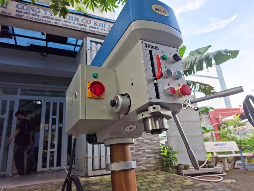 Máy khoan và taro ZB4132G