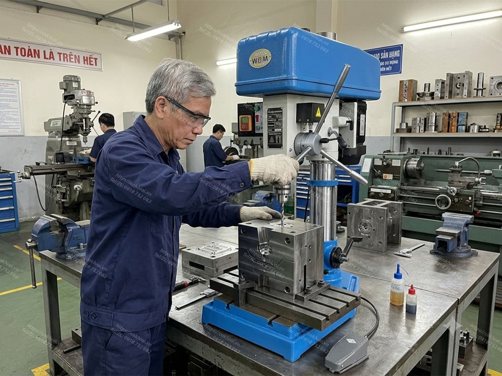 Ứng dụng máy khoan taro ZS4120D trong gia công khuôn mẫu