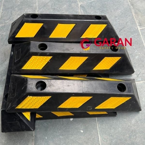 Cục Chặn Bánh Xe Bằng Cao Su Di Động