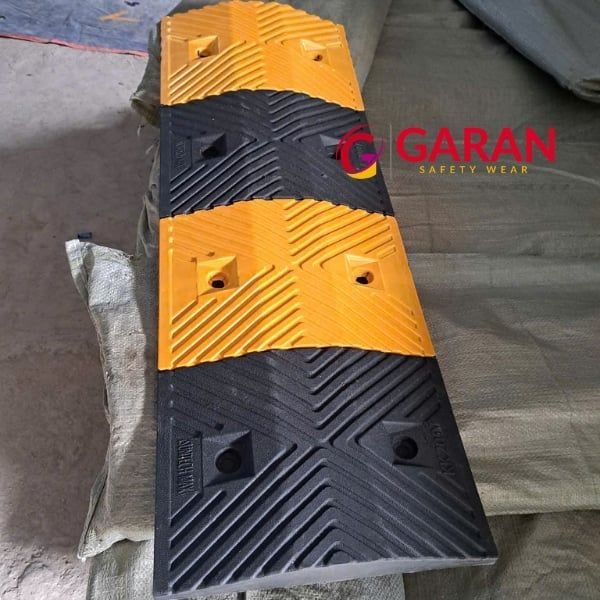 Gờ giảm tốc cao su nhựa