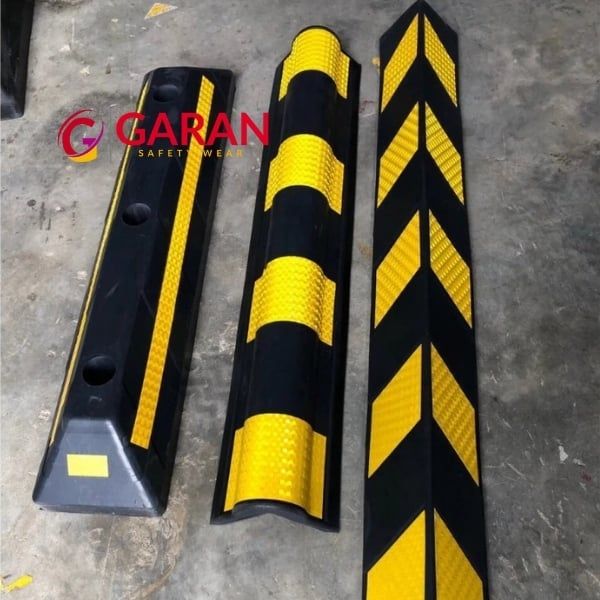 Ốp cột cao su chữa V