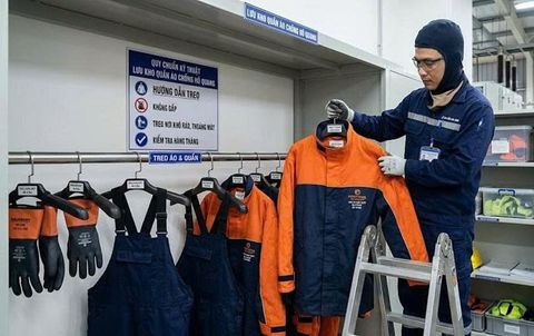 Giặt áo hồ quang sai cách là tự hại mình: Hướng dẫn bảo quản, tẩy rửa vết dầu mỡ trên sợi vải chịu nhiệt