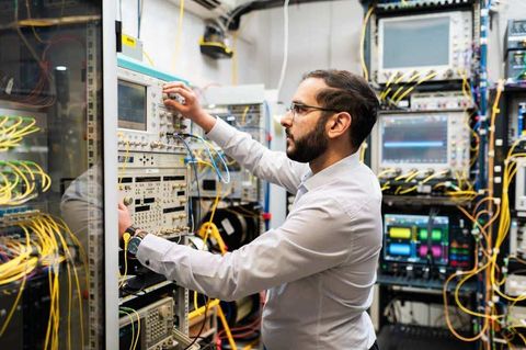 Cáp quang đạt kỷ lục tốc độ mới, cho phép phát trực tuyến 50 triệu bộ phim cùng lúc