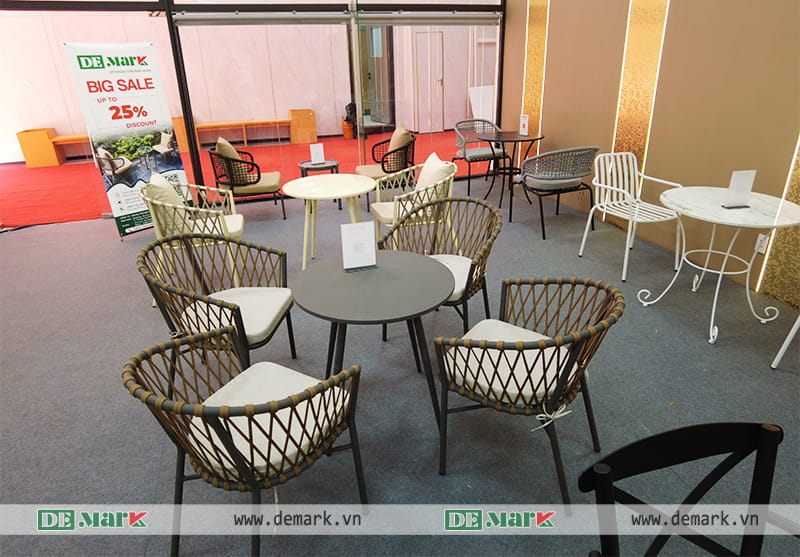 Sofa, bàn ghế và nội thất ngoài trời Demark được trưng bày tại Vietbuild 2026.