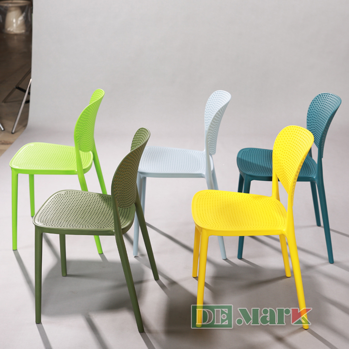 Ghế nhựa PP MTN3002 sử dụng trong quán cà phê hiện đại