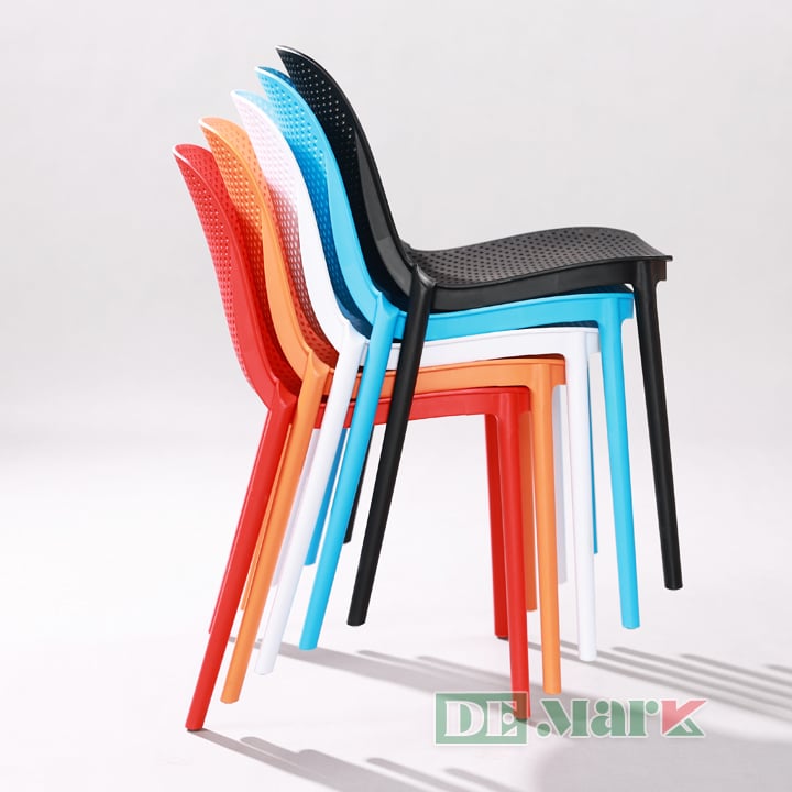 Ghế nhựa PP MTN3016 sử dụng tại quán café sân vườn