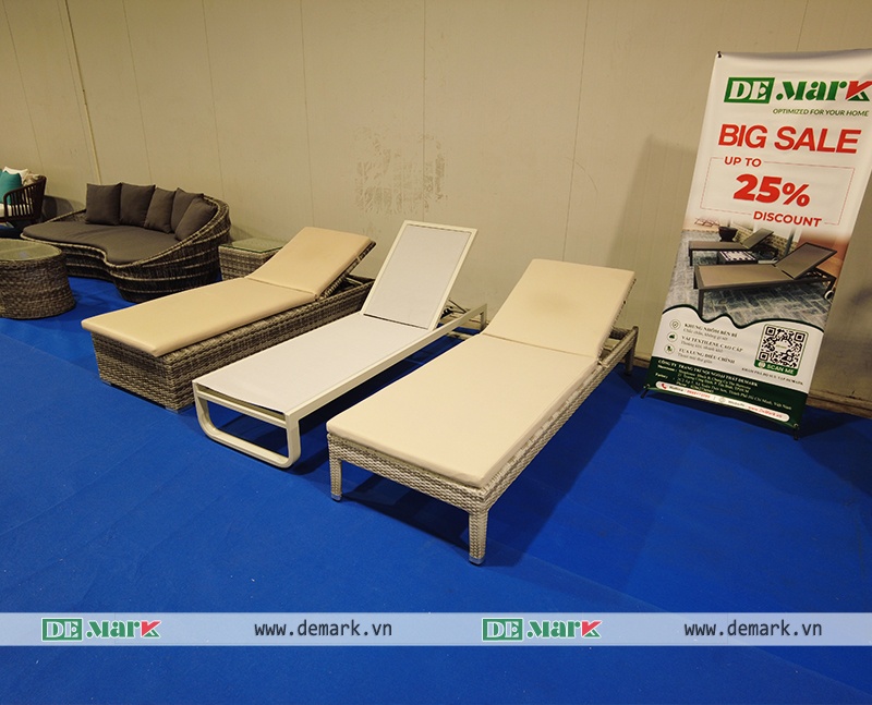 Gian hàng Demark Furniture tại Vietbuild TP.HCM 2026 trưng bày bàn ghế sân vườn và nội thất nhựa giả mây