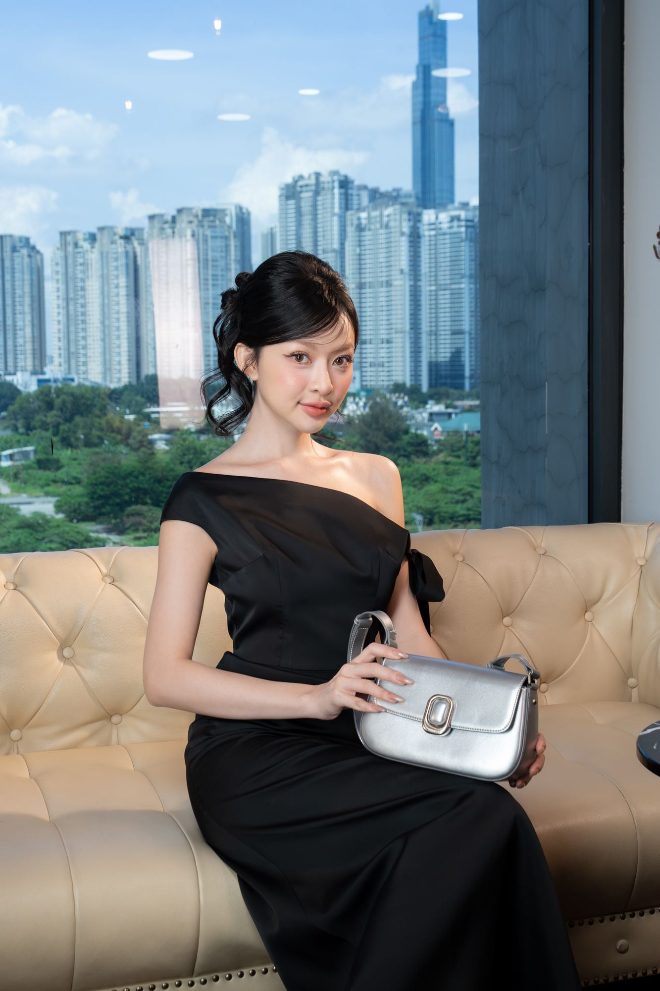 Túi Yuumy (Thời trang nữ khóa oval kèm gương mini - Túi đeo chéo da Glossy YN312)