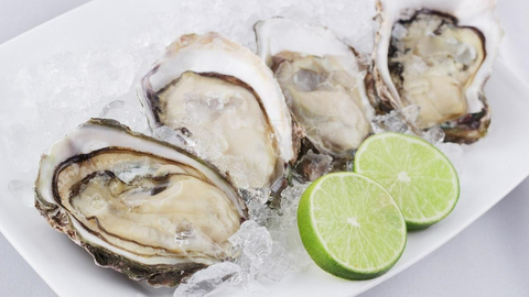 Ăn Hàu Biển Sống hay Uống Tinh Chất Hàu: Lựa chọn nào An toàn và Kinh tế hơn?