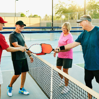 Pickleball cho người cao tuổi: Lợi ích sức khỏe và Lưu ý an toàn tim mạch