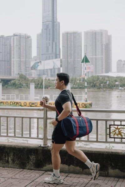 cách đeo túi trống đẹp