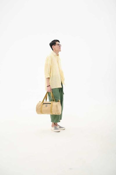 outfit với túi trống