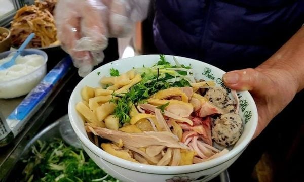 quán ăn sáng gần nhà tù Hỏa Lò