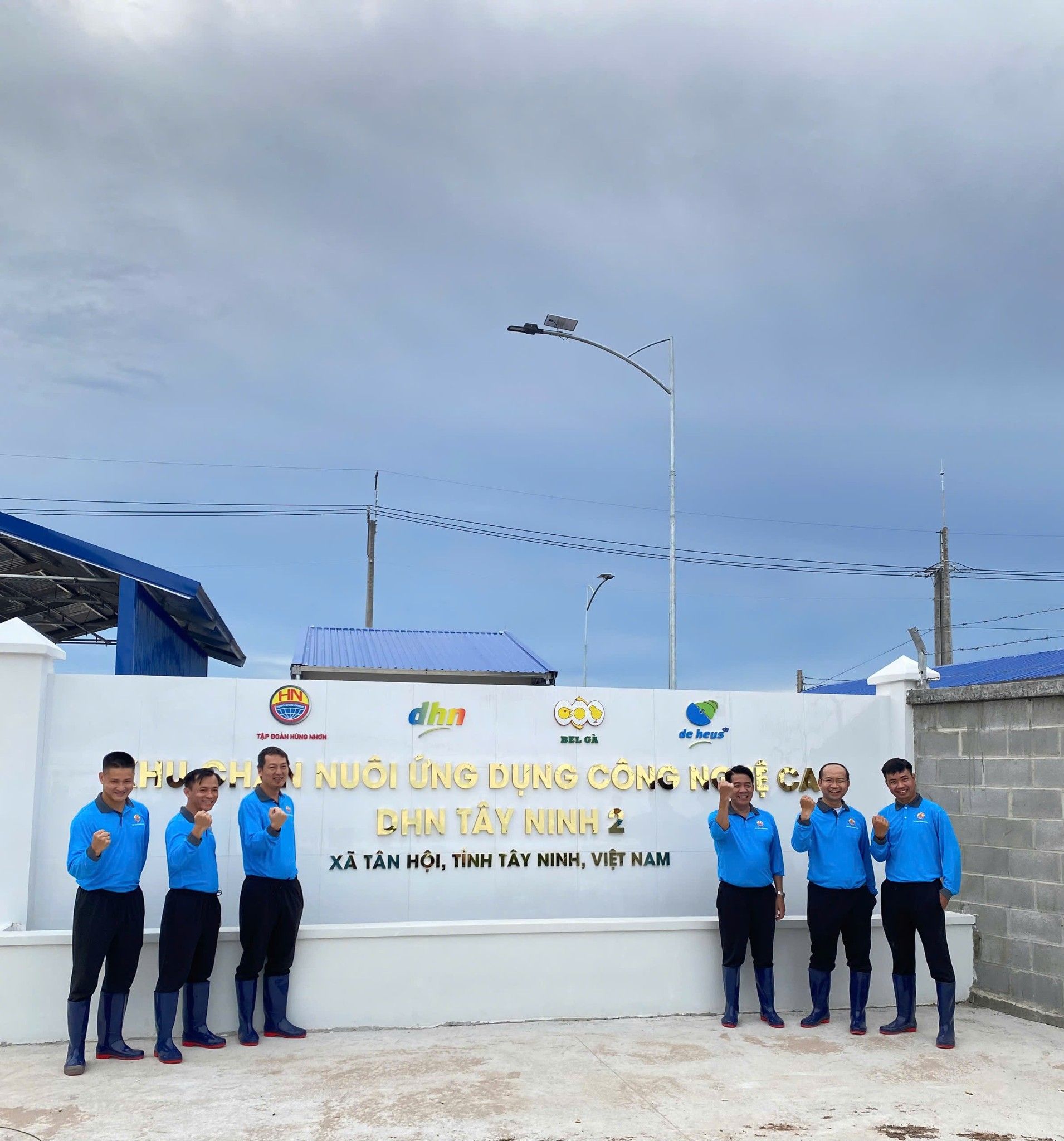 Boehringer Ingelheim Animal Health Việt Nam và Olmix Asialand Việt Nam trao tặng kho lạnh bảo quản vaccine cho Tập đoàn Hùng Nhơn tại DHN Tây Ninh 2