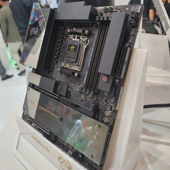 ASRock Kỷ Niệm 10 Năm Thương Hiệu Taichi Với Loạt Bo Mạch Chủ Intel & AMD Mới, Màn Hình Cao Cấp, Tản Nhiệt AIO Bơm Kép 