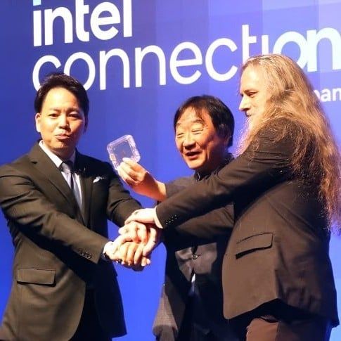Intel lần đầu trình làng nguyên mẫu 