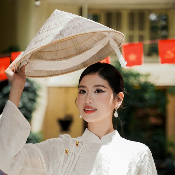 NÓN LỤA – HƠI THỞ DI SẢN VÀ THỜI TRANG GẶP GỠ