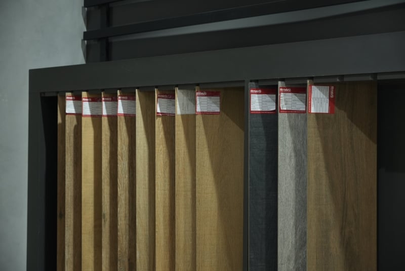 Gạch giả gỗ với đường vân gỗ