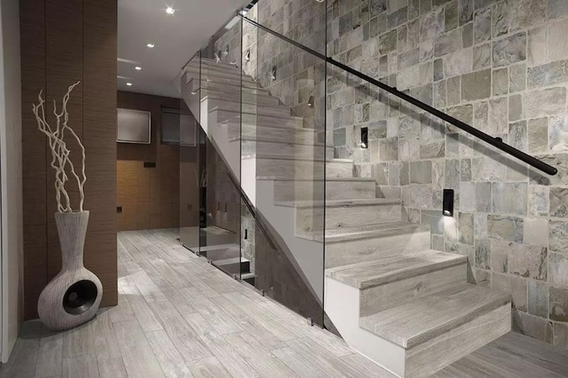 Gạch ốp lát cầu thang