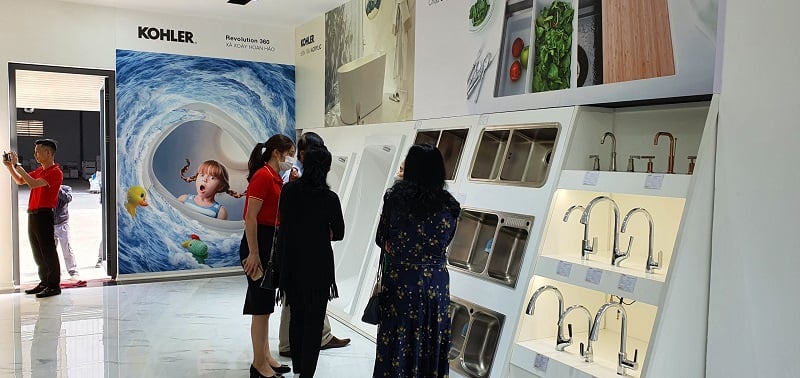 Khách hàng tham khảo sản phẩm