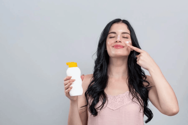 Trước khi bôi kem chống nắng cần bôi gì giúp bảo vệ và nuôi dưỡng da?