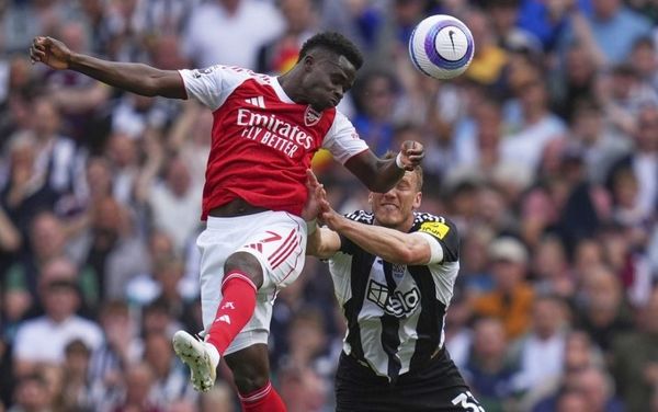 Áo bóng đá nam chất liệu polyester co giãn thoáng khí